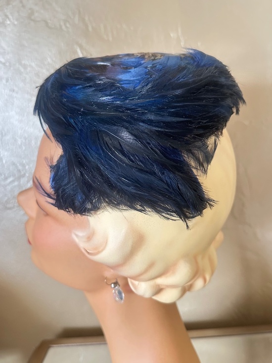 SUPERB 1950\'S NAVY BLUE FEATHER COCKTAIL HAT main image 7